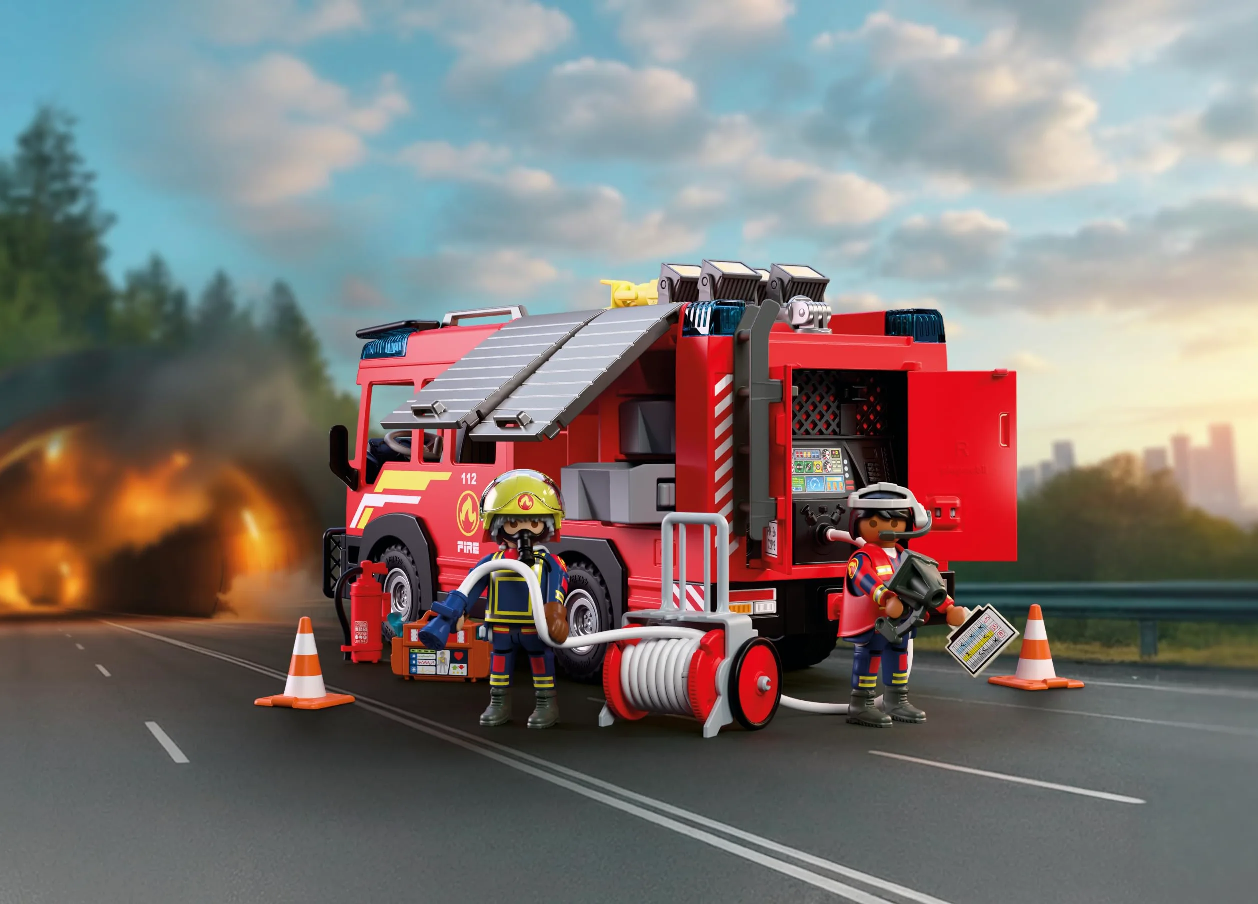 PLAYMOBIL | City Action | Automezzo di soccorso dei pompieri | Veicolo con luci e suoni, cannone ad acqua, proiettili in schiuma e ampia attrezzatura | Per bambini da 4 anni | 72193