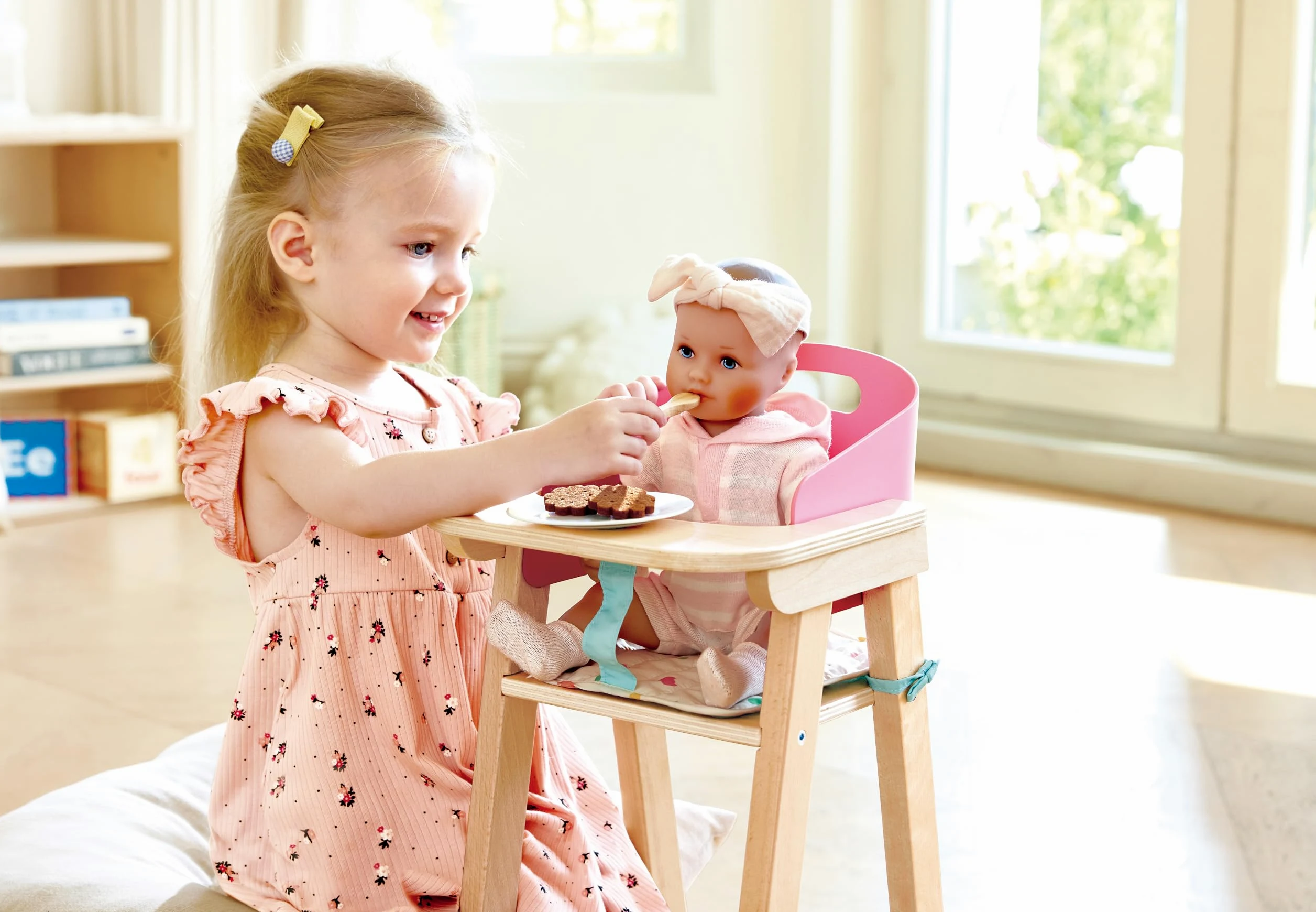 Hape Seggiolone per bambole "Sweet Treats", accessorio per bambole da gioco, seggiolone in legno