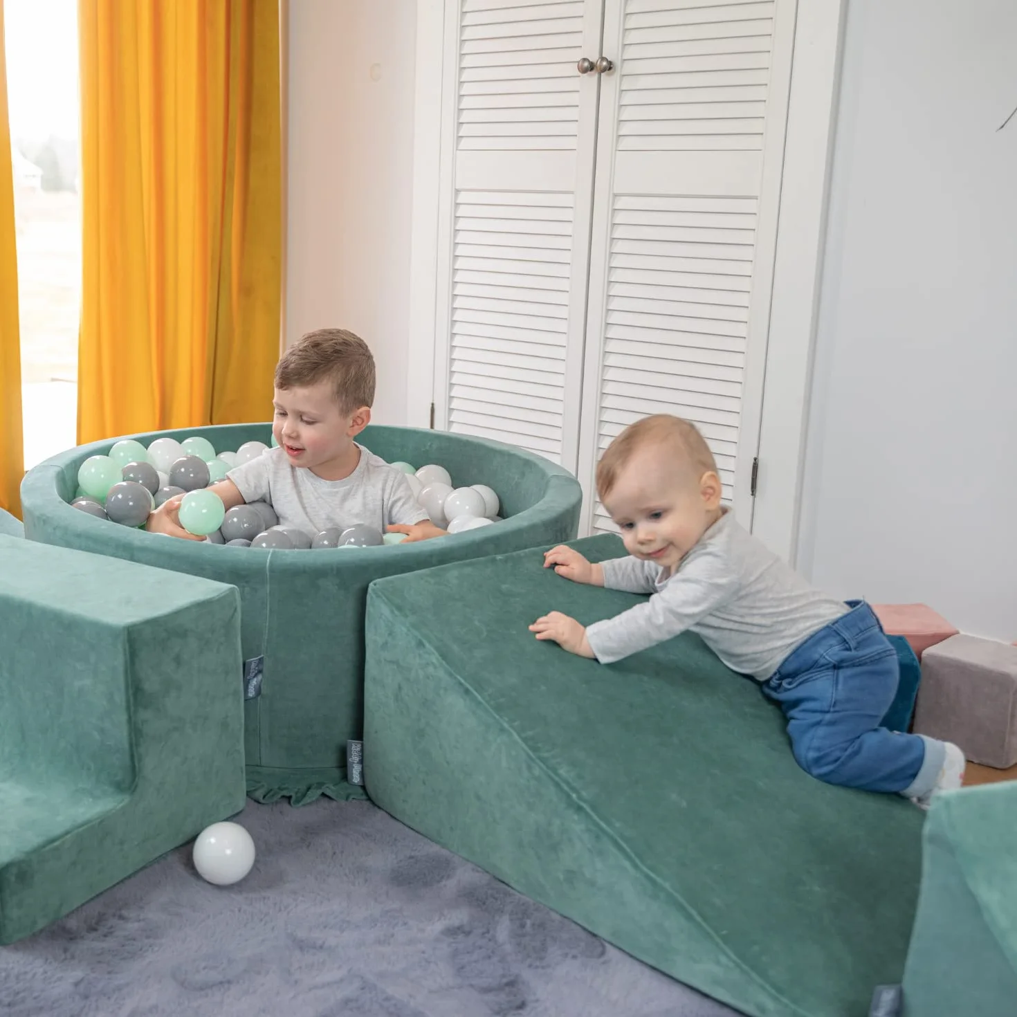 KiddyMoon Area di Gioco in Schiuma con Tondo Piscina di Palline per Bambini Piscina (200 Palline) + Cuneo, Verde del Bosco: Verde Chiaro/Giallo/Turchese/Arancione/Rosa Scuro/Viola