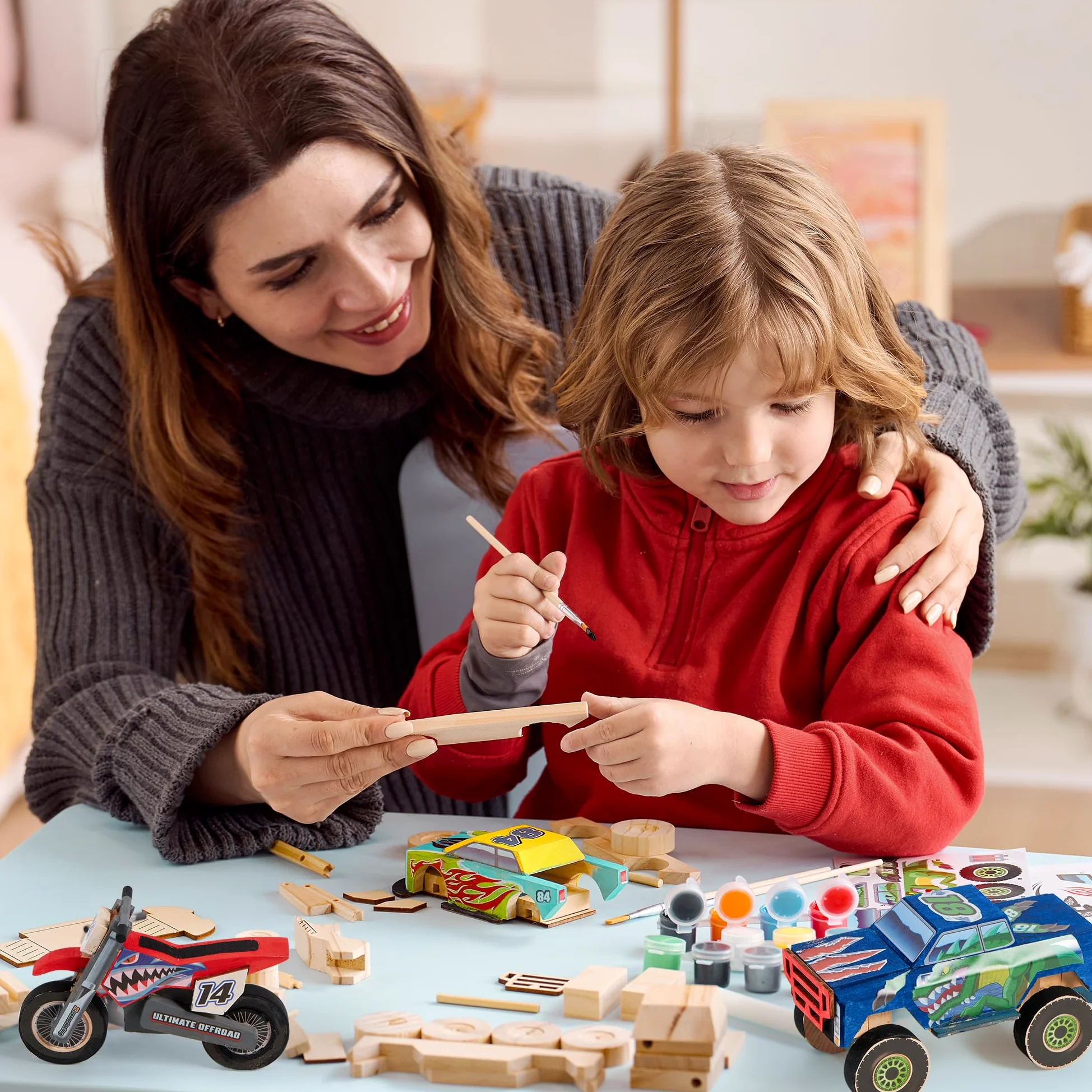 JOYIN klever Kit Bambini Craft Kit corporatura & Paint Your Own Race Car in Legno Art & Craft Kit Fai da Te Giocattoli Crea Il Tuo Auto Camion Giocattolo Costruire e Paint Kit Craft