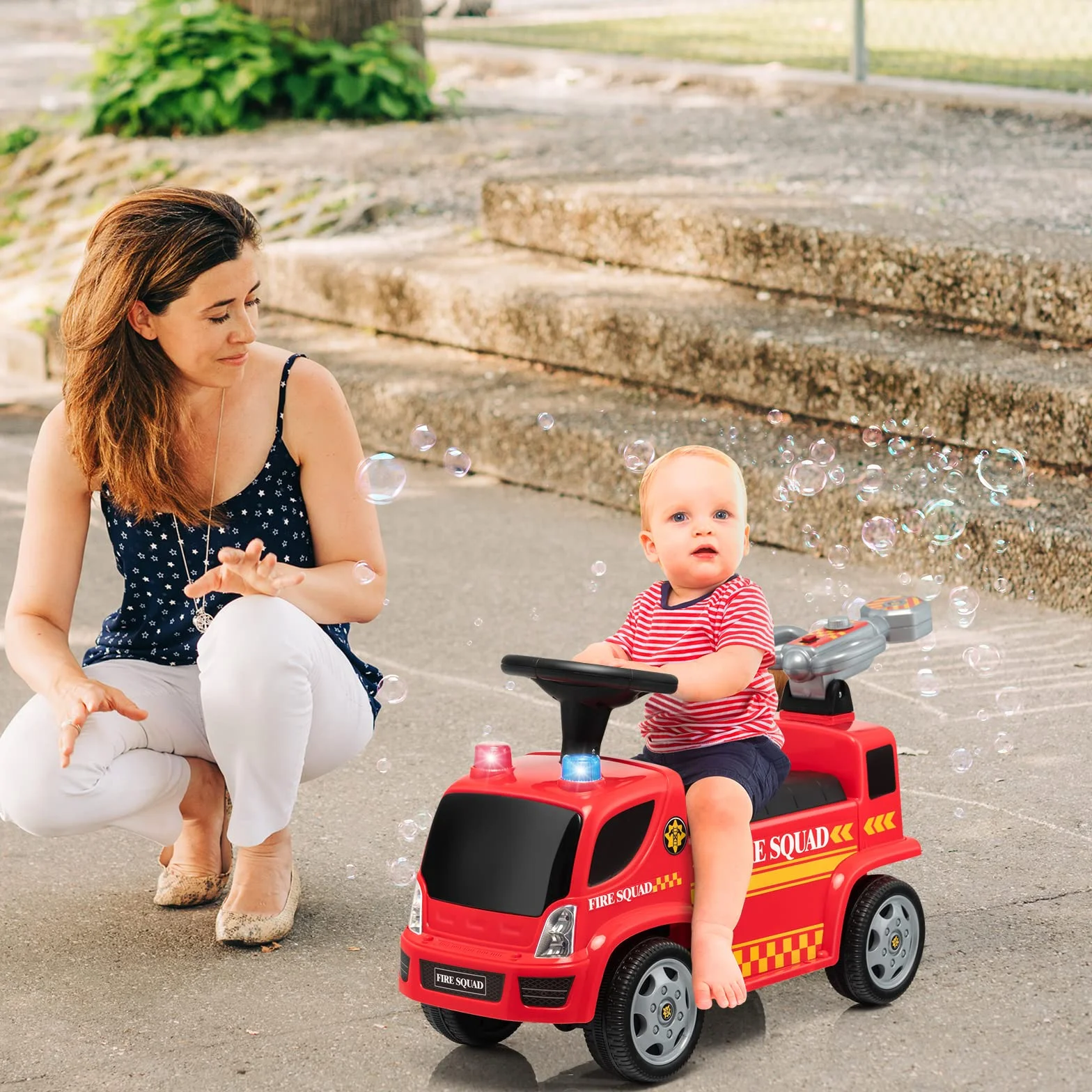 COSTWAY Camion dei Pompieri Giocattolo Cavalcabile a Spinta per Bambini con Bolla Musica Luci Allarme Rosso 18-36 Mesi