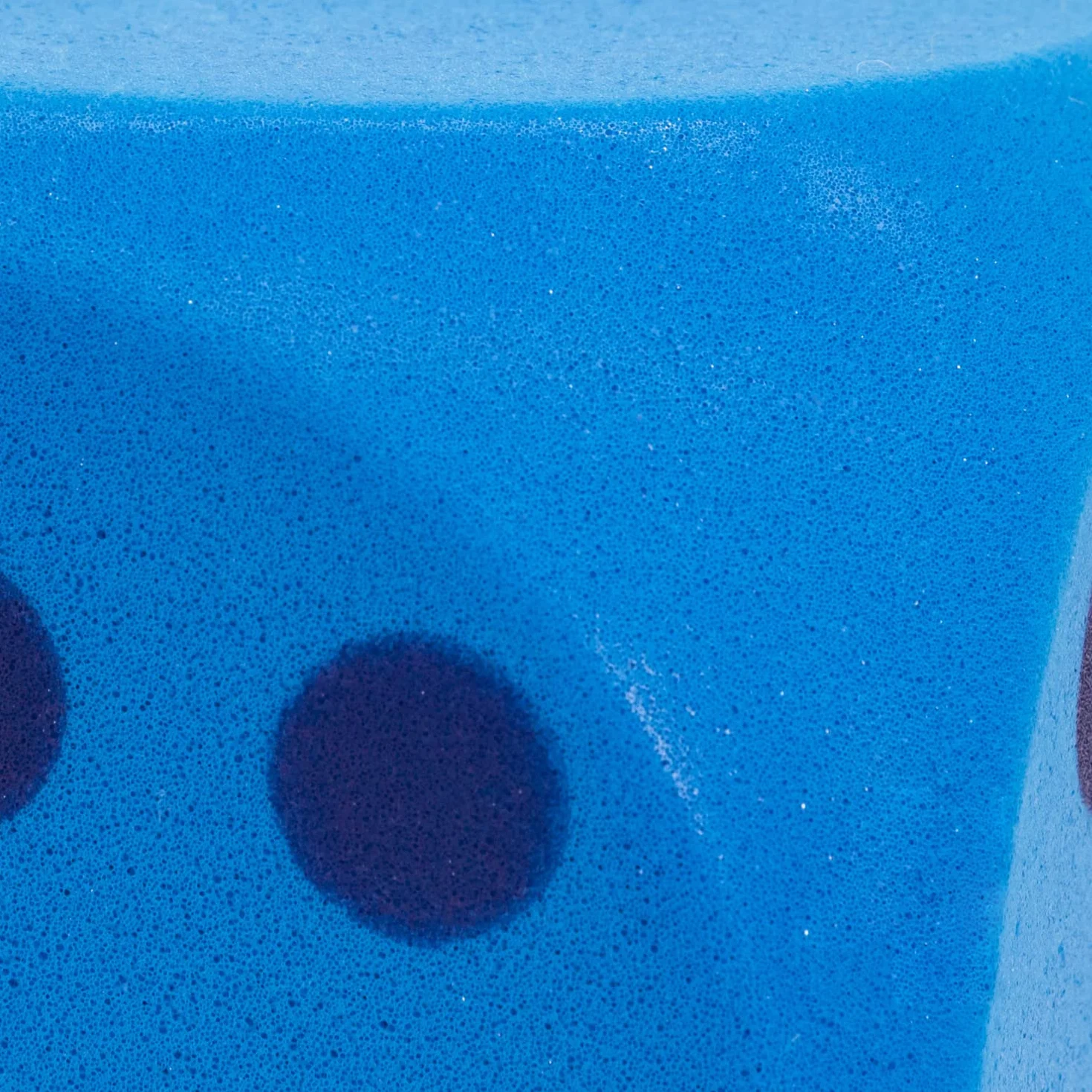 Idena 40227 - Cubo morbido in blu, giallo e rosso (selezione non possibile), grande cubo di schiuma di circa 15 cm per un gioco vario e divertente