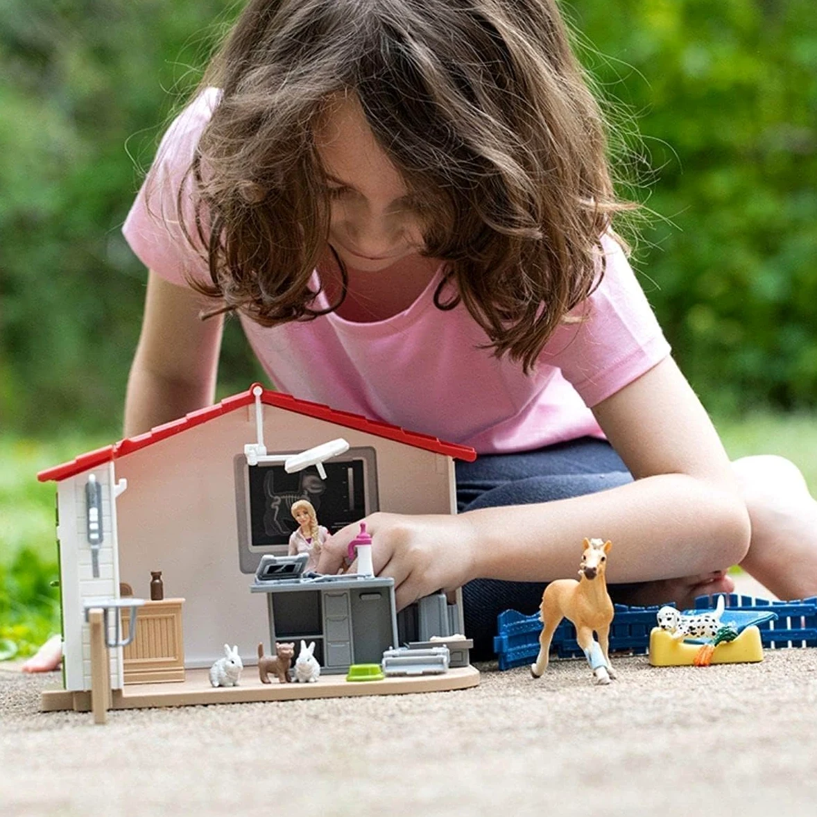 Schleich FARM WORLD | Studio veterinario con animali domestici 42502 | Set da gioco dai 3 anni | set con personaggi, numerose funzioni e tanti accessori | figura animali della fattoria schleich
