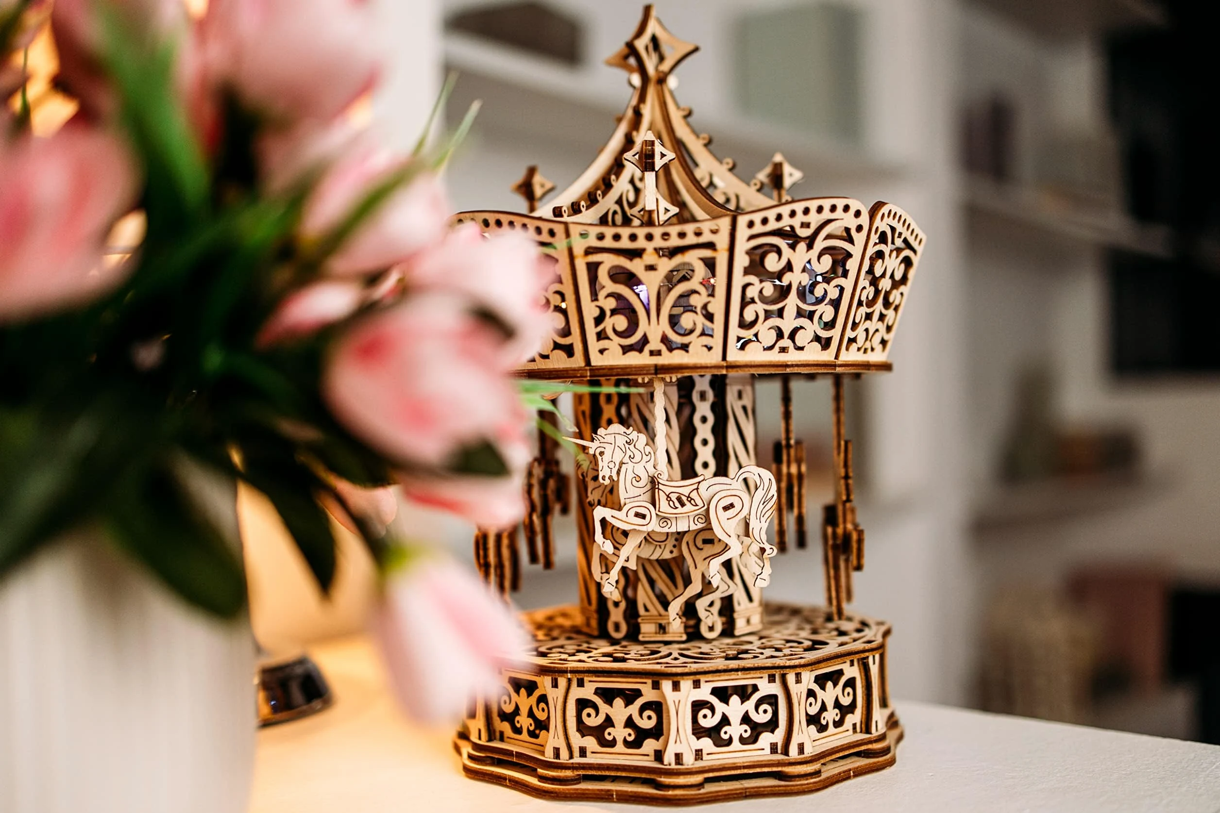 Wood Trick Parisian Carousel Puzzle 3D di Legno per Adulti da Costruire | [440 Pezzi] Carillon Rotante Retroilluminato - Kit di Montaggio Meccanico in Legno DIY per Adulti