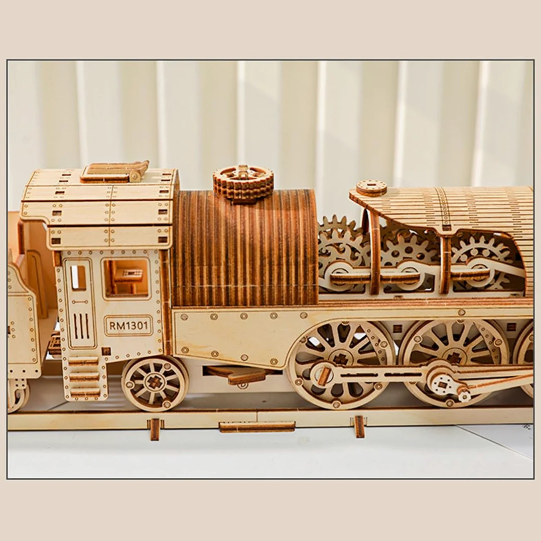 Kit fai da te Steam Train Model Kit meccanico Wind-Up Locomotive con traccia, modello di assemblaggio in legno, collegamento a pistone, set di costruzione educativa, display desktop (413 PCS/smontato)