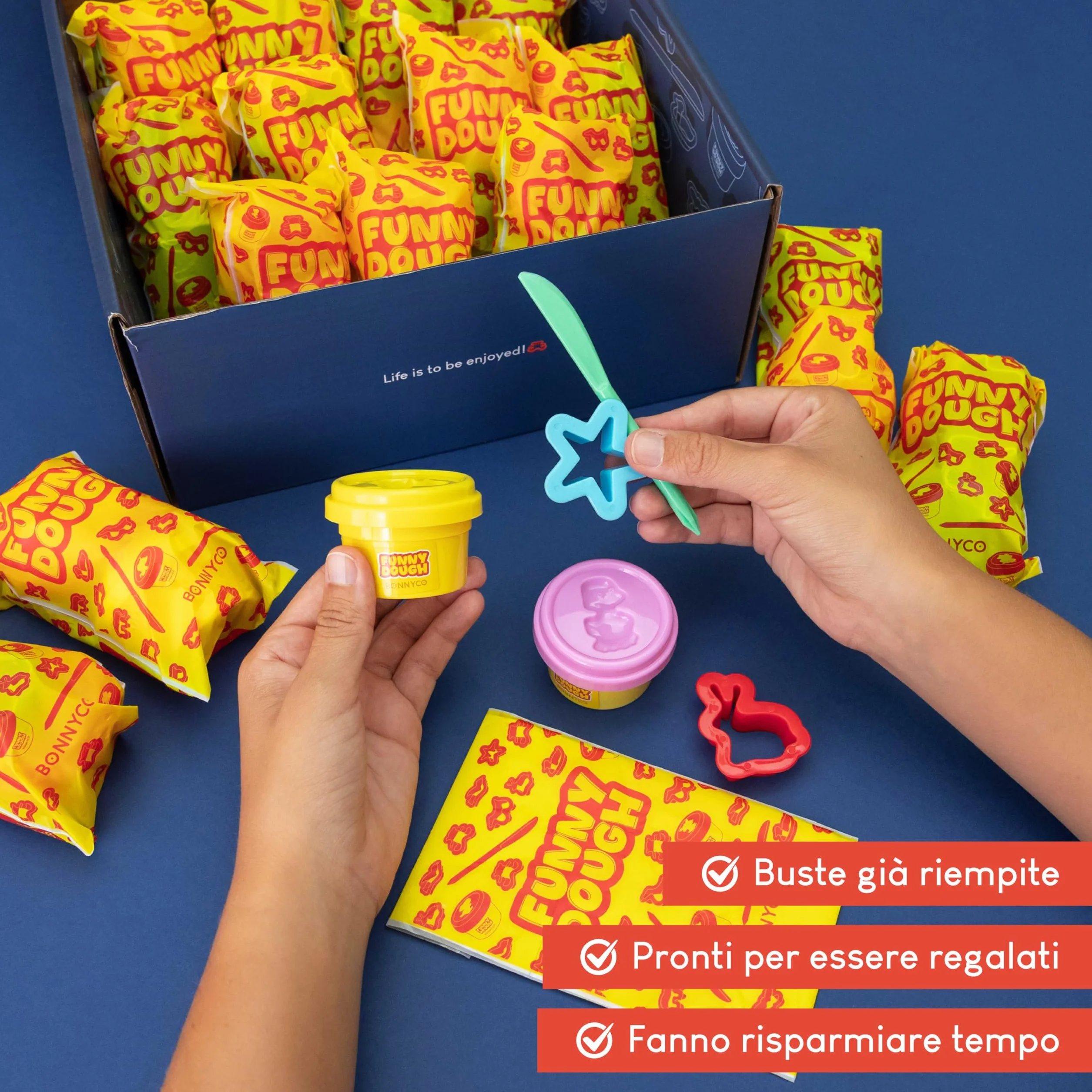 BONNYCO Set Plastilina per Bambini con Stampini e Sacchettini Regalo, 16 Pezzi