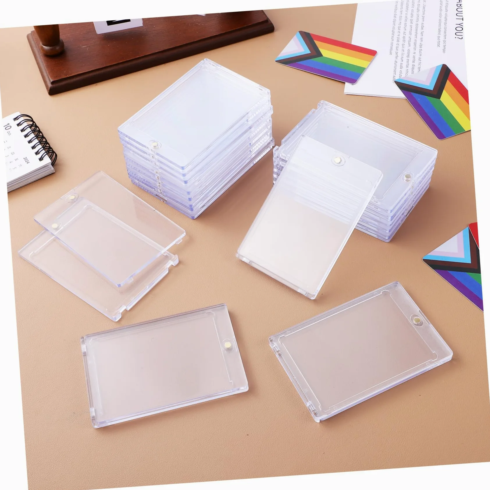ibasenice 18 Pezzi Portacarte Magnetici in Ps, Protezione Rigida per Carte da Gioco e Collezionabili, Chiusura Sicura, Uso Versatile