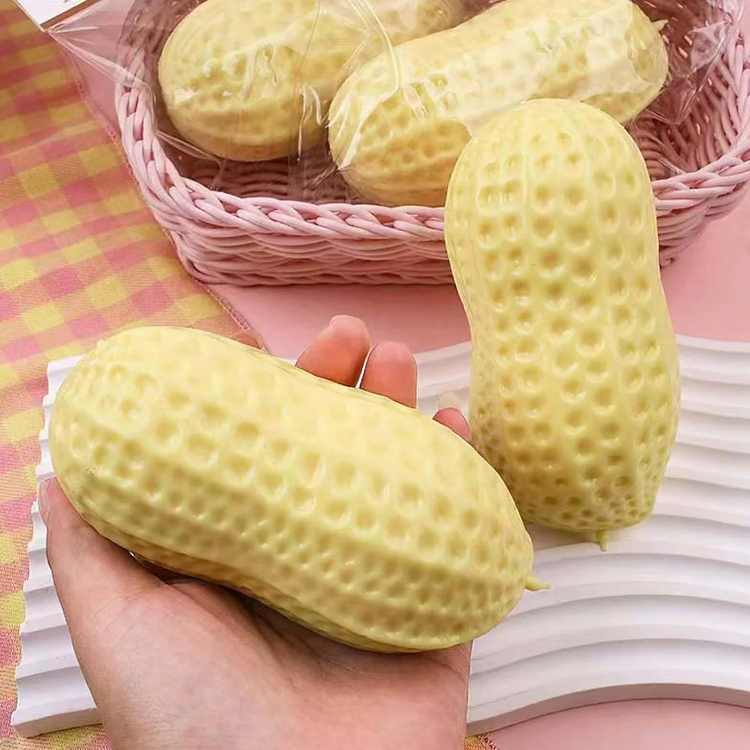 Giocattolo Squeezable a Forma di Arachide Antistress Realistico Non Tossico Fidget per Bambini e Adulti 1 Pezzo