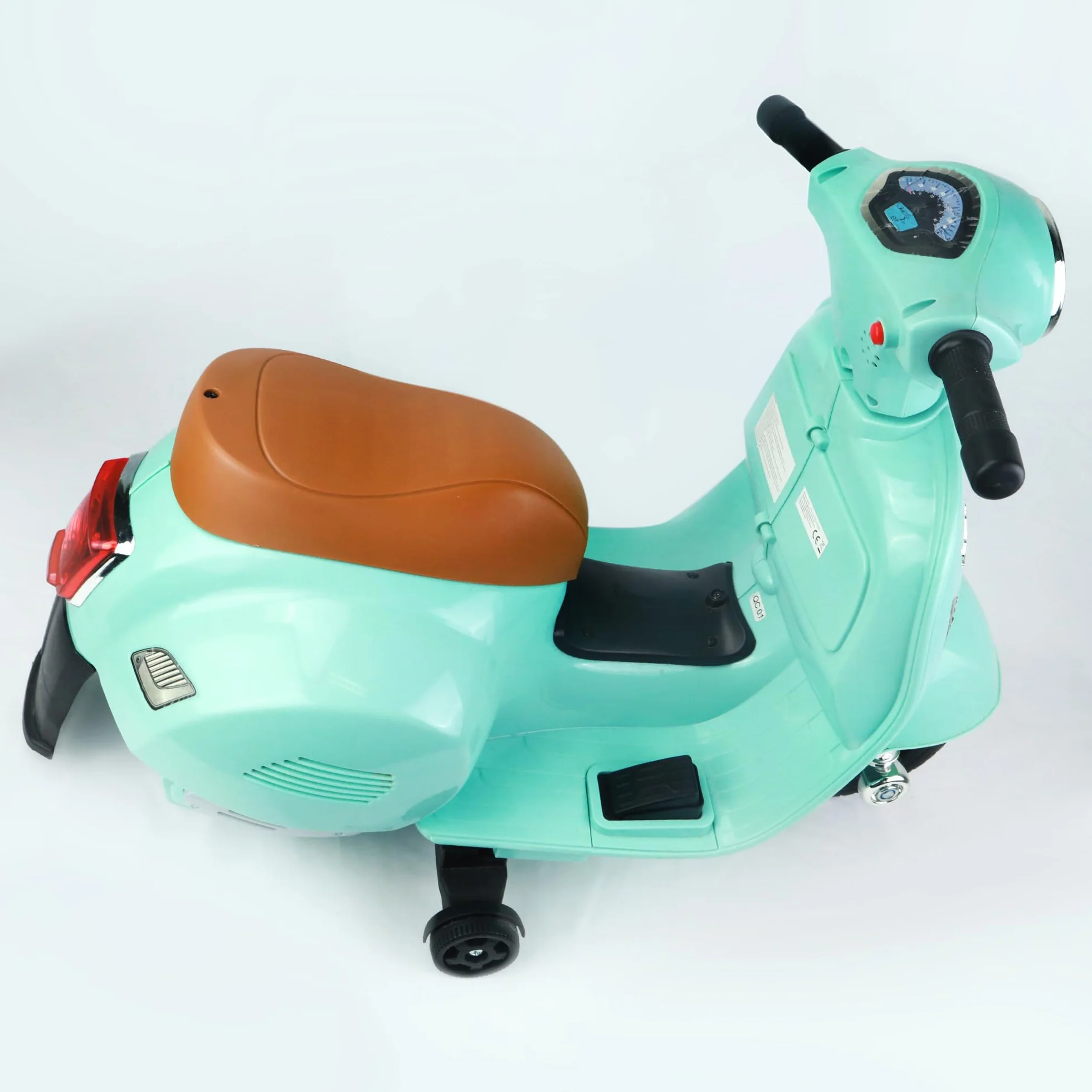 TURBO CHALLENGE 119151 Vespa GTS Elettrica, Batteria 6V + Caricabatterie USB Incluso, Peso Massimo 25 Kg, Dai 18 Mesi, Tempo di Ricarica 8 ore per una durata della batteria di 45 min