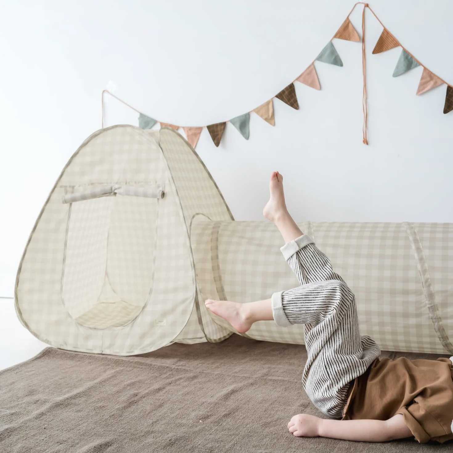 3 Sprouts Tenda Tunnel Gioco Bambini, Quadretti Beige | set tenda e tunnel gioco; pieghevole; per gioco interno, movimento e cameretta; si ripone piatto dopo il gioco; uso interno