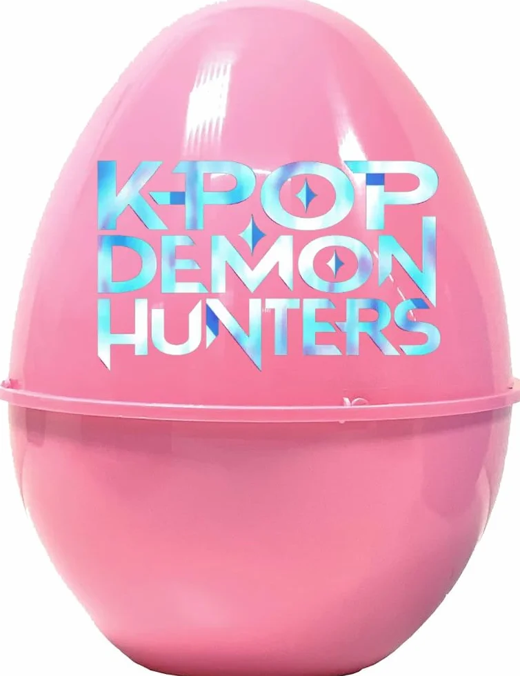 Generico Uovo Sorpresa Maxi Contenitore a Tema K-Pop - Idea Regalo Pasqua per Fan Musica Coreana - Include Set di Gadget, Giocattoli, Cancelleria e Accessori Ispirati agli Idol (Edizione Fan)