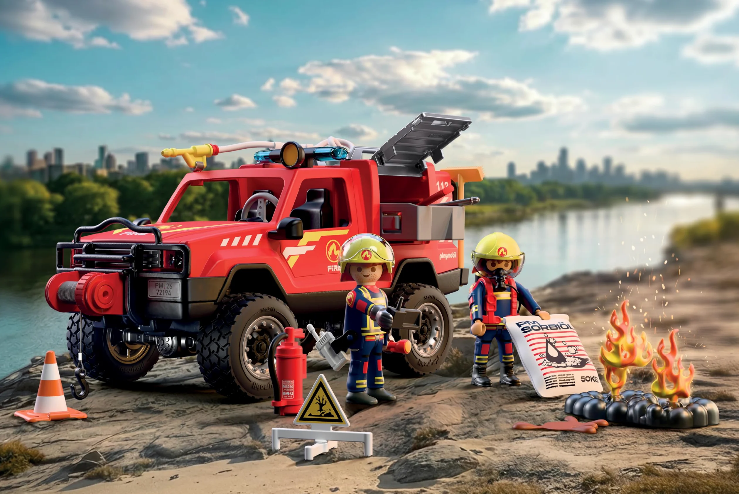 PLAYMOBIL | City Action | Pick-up dei pompieri | Veicolo fuoristrada con vera funzione di spruzzo d’acqua, verricello e accessori | Per bambini da 4 anni | 72194