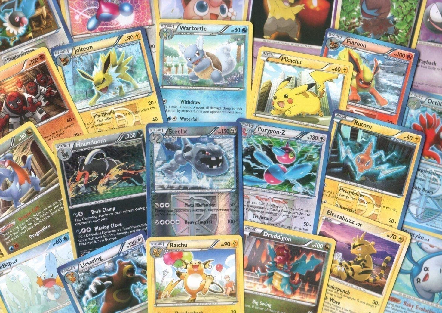 Pokèmon Company International - Confezione assortita da 100 carte collezionabili dei Pokemon