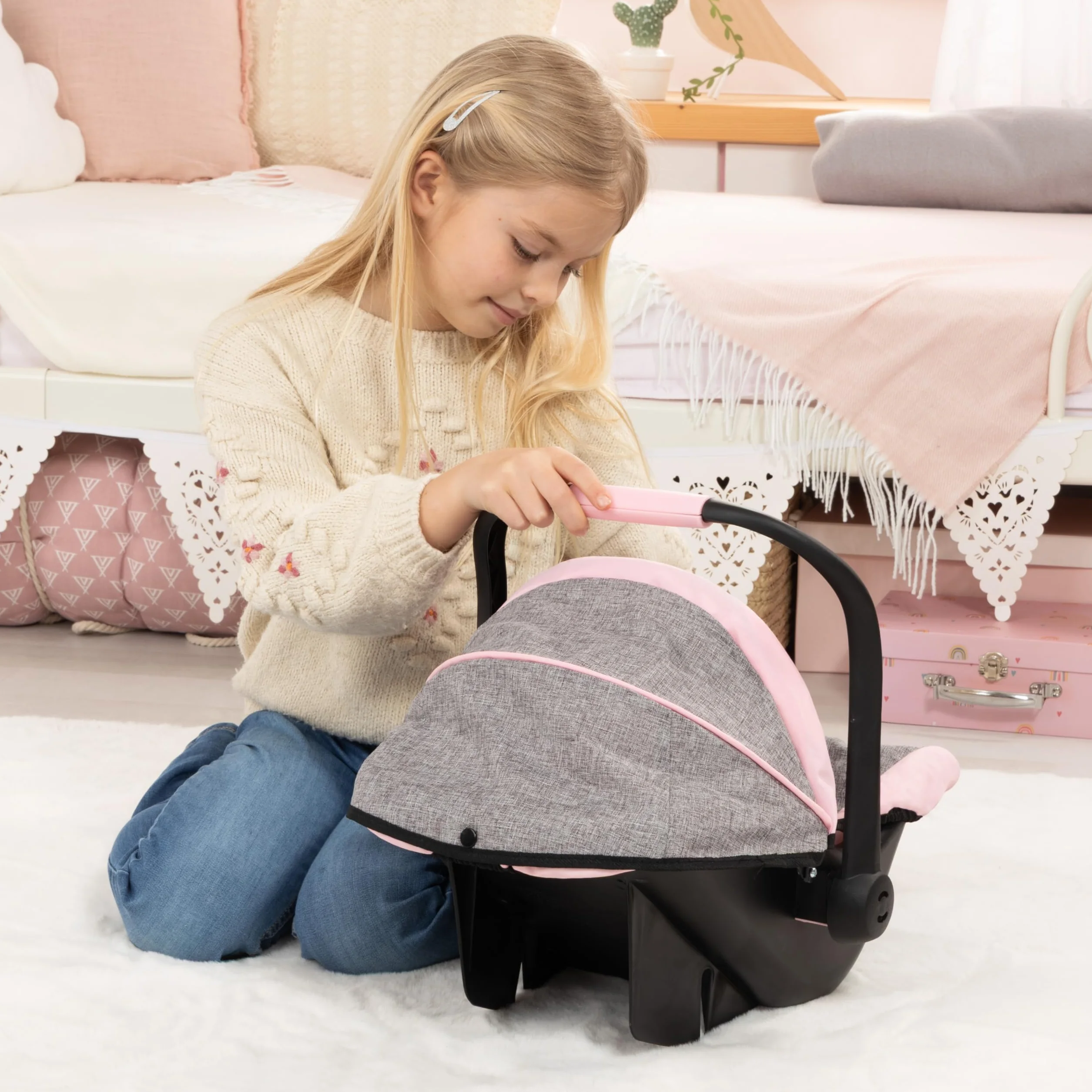 Bayer Design 67933AA Seggiolino auto per bambole con tettuccio, maniglia regolabile, cintura di sicurezza, per bambole fino a 46 cm, dai 3 anni